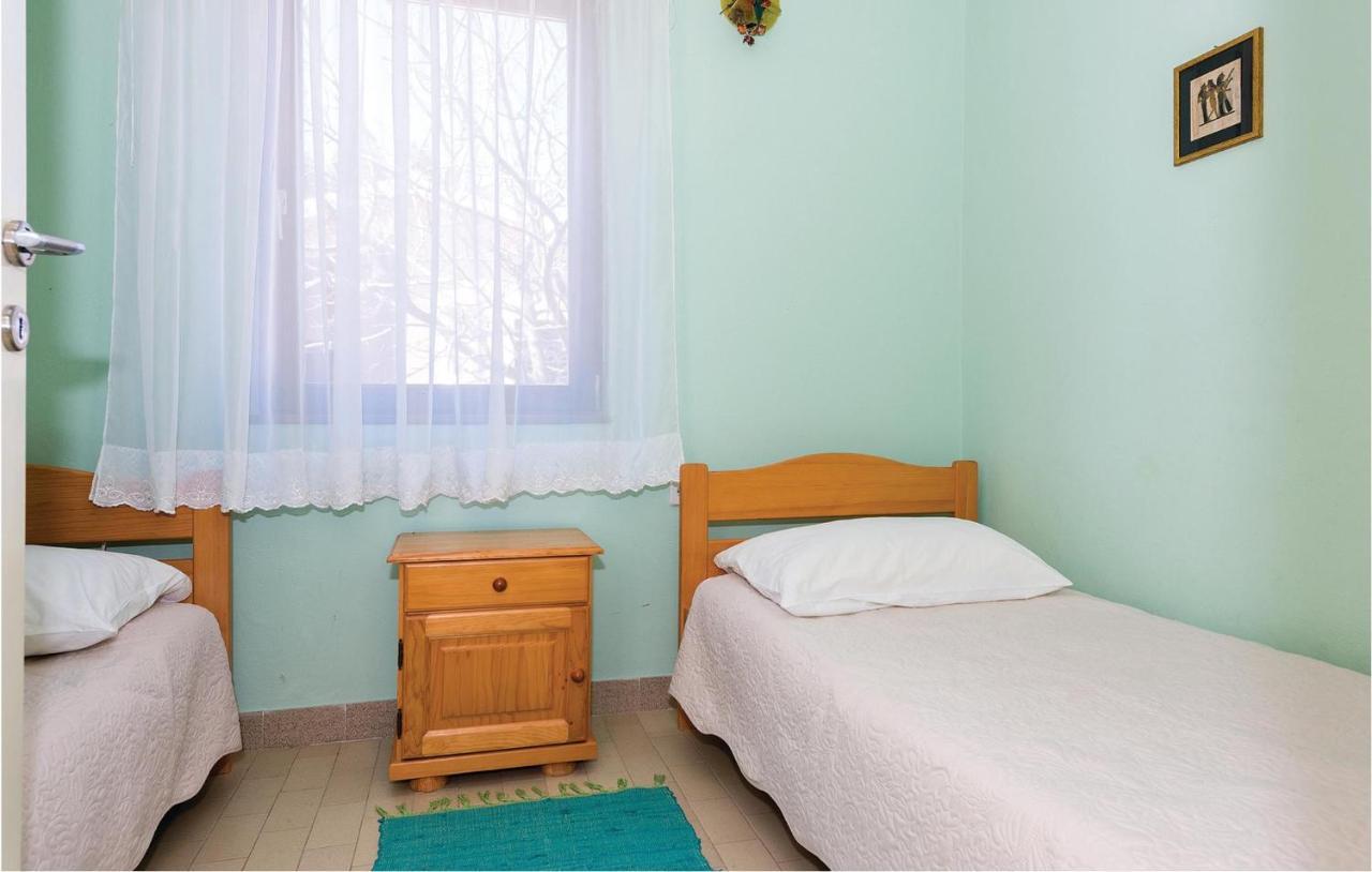 Beautiful Apartment In Rogoznica With Wifi Екстер'єр фото